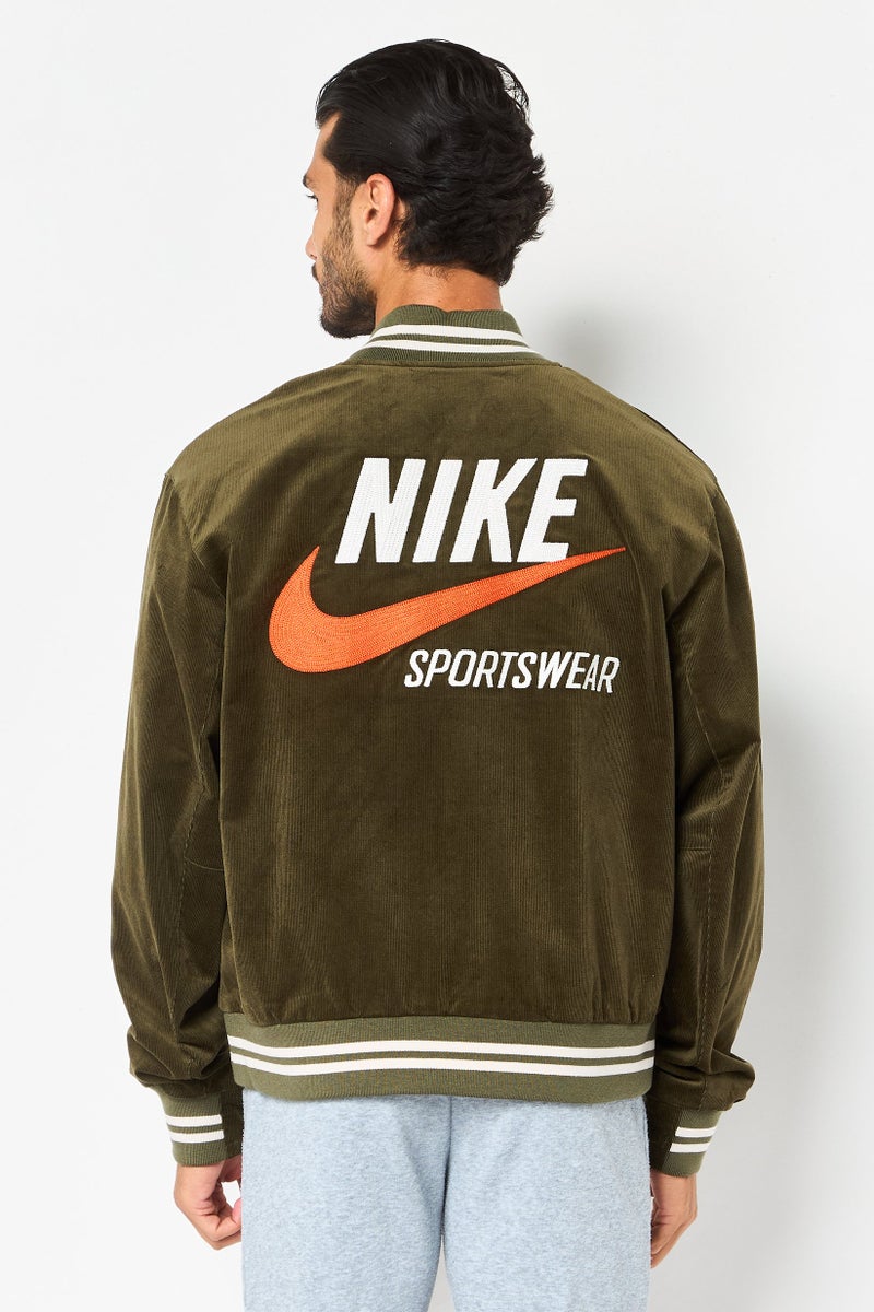Nike جاكيت بومبر خارجي طويل الأكمام للرجال، لون أخضر عسكري - Image 2