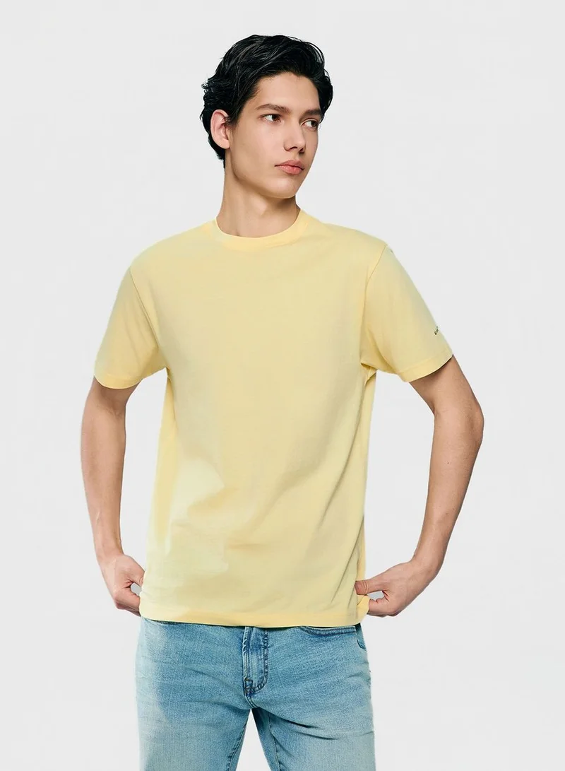 GIORDANO  Men’s Slim Fit Cotton Crew Neck Tee for Men | Best Price UAE