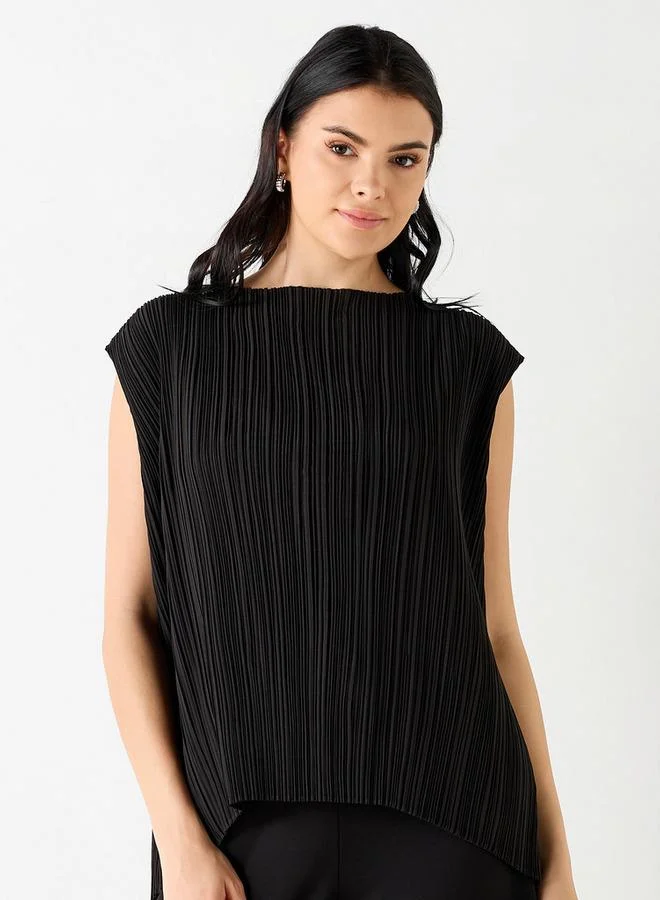 ايكونيك بلوزة بارزة الملمس دون أكمام وتفاصيل مفرّغة من آيكونيك