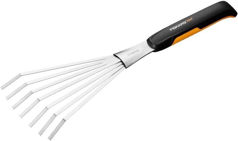 Fiskars Xact Hand Rake Heavy Duty Gardening Hand Tool with Ergonomic Handle and Hanging Hole - Image 2
