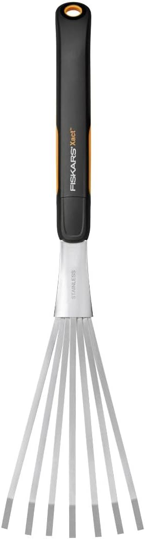 Fiskars Xact Hand Rake Heavy Duty Gardening Hand Tool with Ergonomic Handle and Hanging Hole - Image 1
