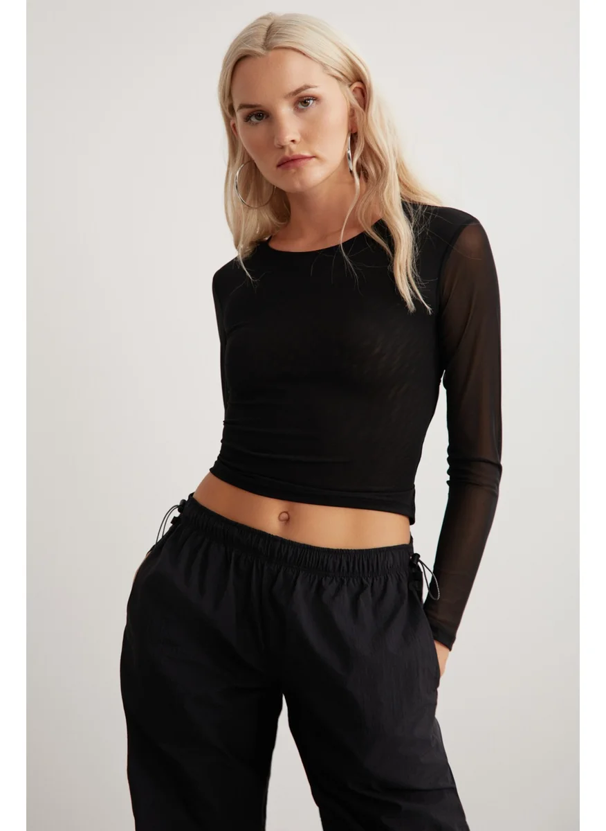 جريميلانج Derry Women's Crew Neck Back Tie Detail Tulle Crop Black Blouse