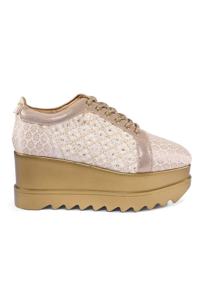 Anaar Anaar Pitara Wedge Sneakers – Off-White Brocade & Satin Hand-Embroidered Wedges
