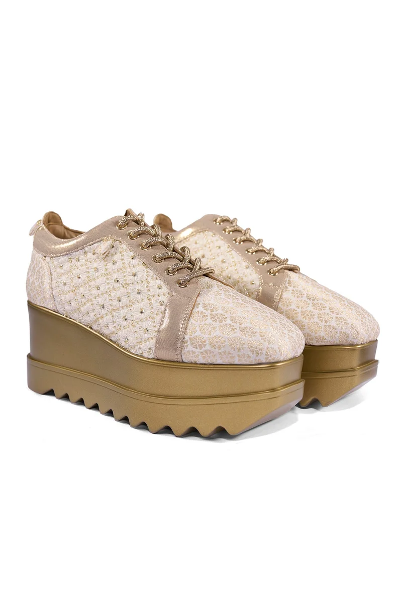Anaar Anaar Pitara Wedge Sneakers – Off-White Brocade & Satin Hand-Embroidered Wedges