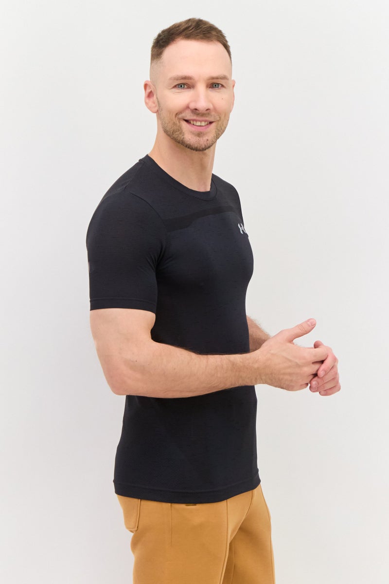 UNDER ARMOUR تي شيرت تدريب رياضي للرجال بشعار العلامة التجارية، أسود - Image 2