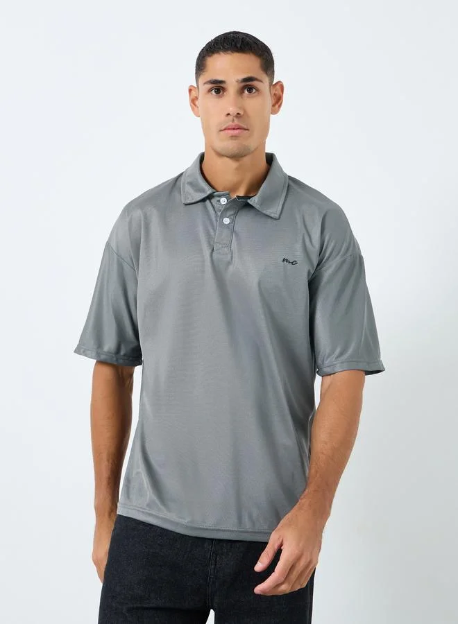 ستايلي تيشيرت بولو فضفاض بتفاصيل أزرار