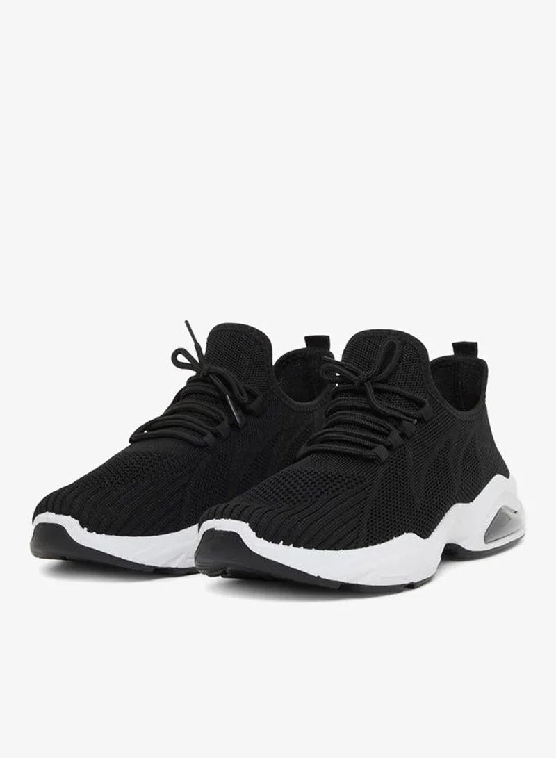 ستايلي ستايلي سنيكرز سهل الارتداء بتفاصيل رباط