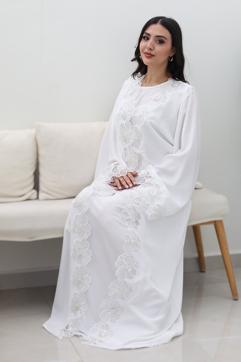 النخبة عباية بيضاء مزهرة مع بطانة مطابقة - Image 2