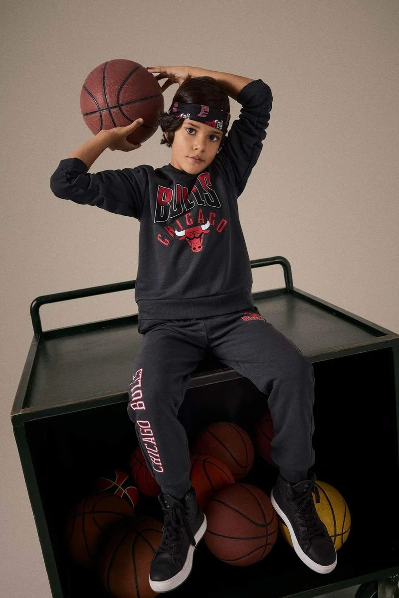 DeFacto Regular Fit Chicago Bulls Licensed Hooded Sweatshirt