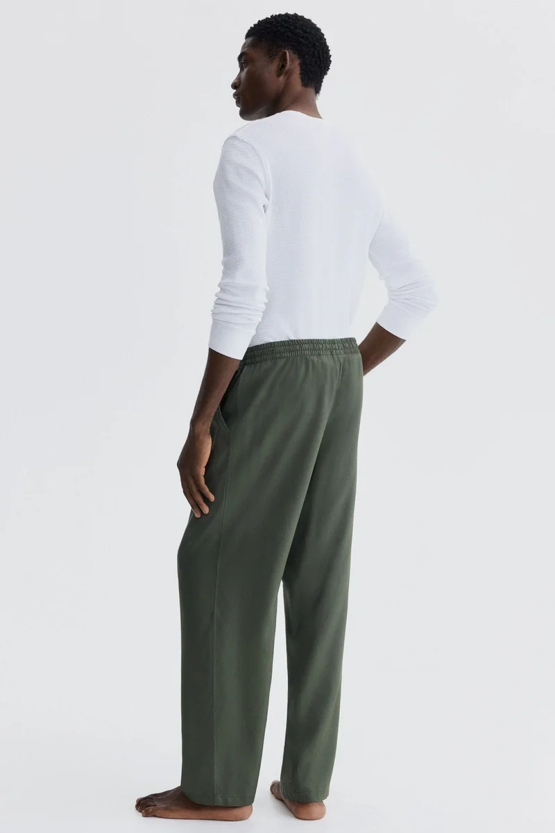 اتش اند ام بنطلون بقصّة مريحة من اللايوسيل