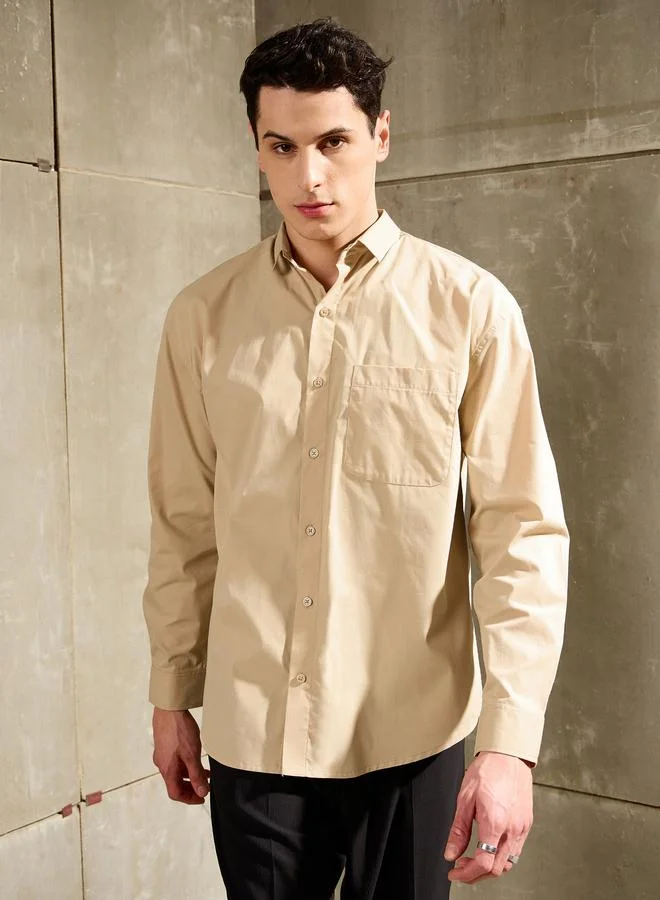 ساسافراس قميص رجالي بيج سادة بأكمام طويلة بقصة مريحة مع جيب من ساسافراس