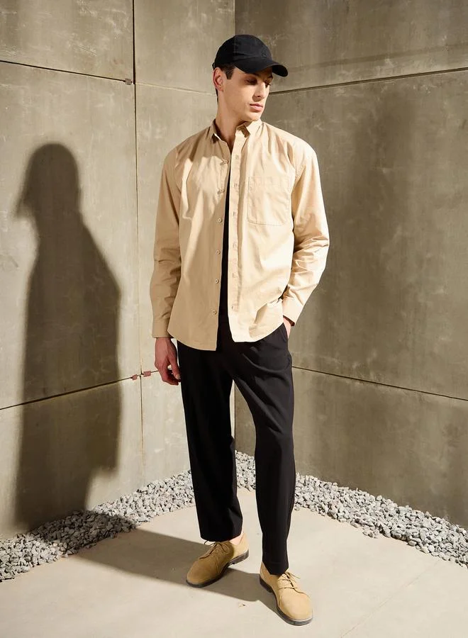 ساسافراس قميص رجالي بيج سادة بأكمام طويلة بقصة مريحة مع جيب من ساسافراس