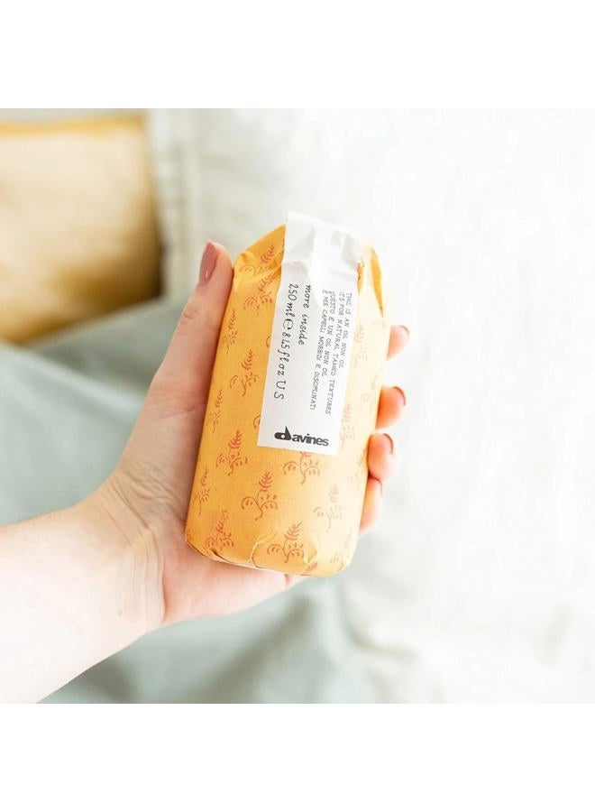 Davines This is an Oil Non Oil, For Natural Look with Hydrated Texture, Smooth Frizz Without Residue, 8.45 Fl. Oz. - Image 3