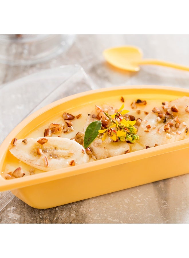 Restaurantware 7 Ounce Banana Split Bowls, 100 Disposable Banana Split Boats - With Lids, Banana Shape, Yellow Plastic Banana Pudding Bowls, Serve Ice Cream Sundaes, Parfaits, or Puddings  - Image 3