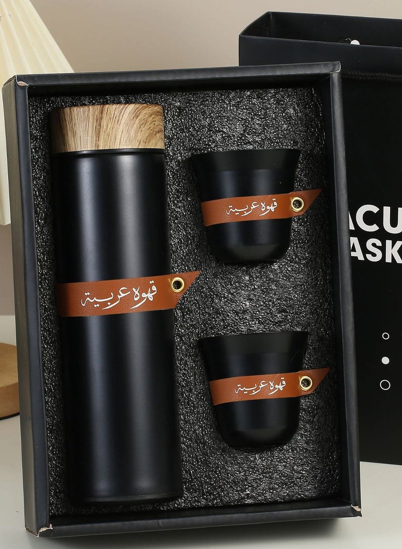 Aijmil هدايا رمضان: طقم أكواب قهوة سعودية معزولة من الفولاذ المقاوم للصدأ مع غطاء خشبي - تصميم أنيق من الجلد العربي، مناسب للسفر والاستخدام اليومي - Image 1