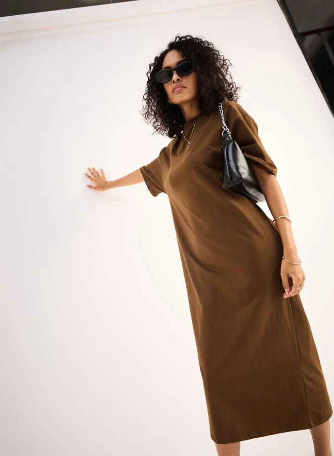 ساسافراس فستان ميدي بنمط تيشيرت وقصة فضفاضة