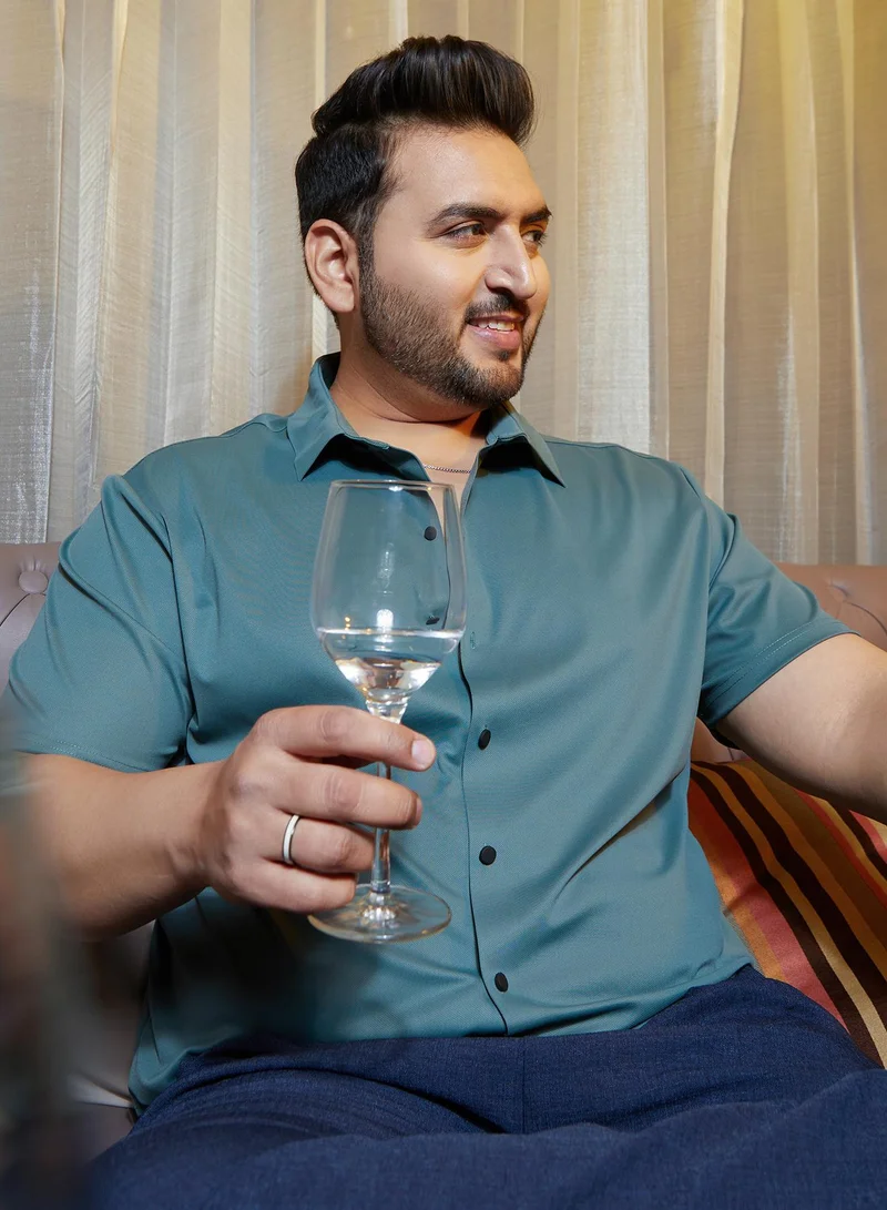 انستافاب بلس قميص رجالي أخضر بحري بدون خياطة مقاس كبير مريح للارتداء اليومي بياقة ممتدة وأكمام قصيرة