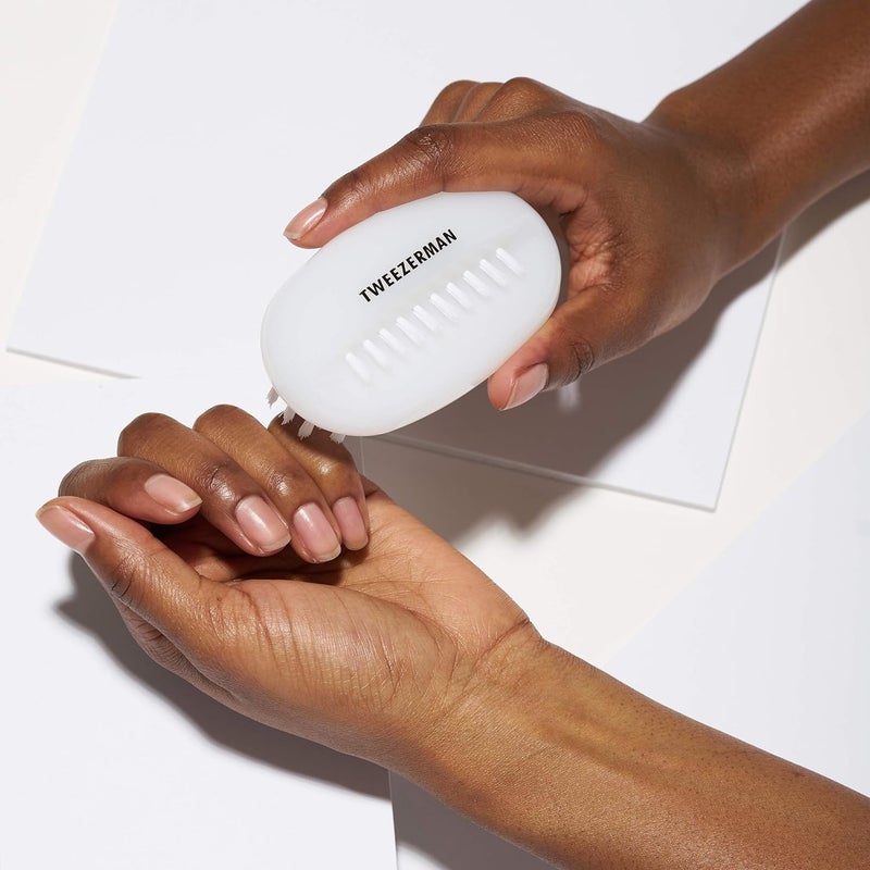 Tweezerman Dual Surface Nail Brush - Image 4
