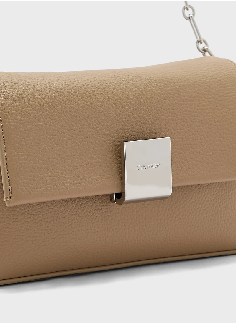 كالفن كلاين Plaque Small Crossbody