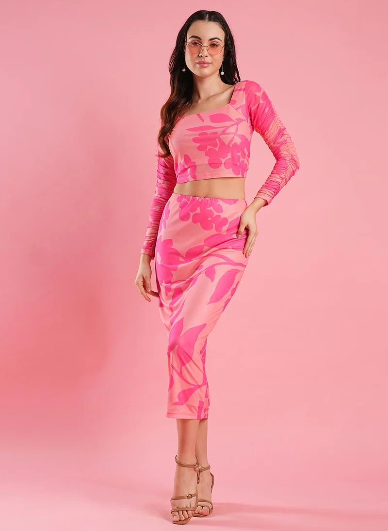 جلو باص بلوزة قصيرة نسائية بياقة مربعة وطبعة زهور مع تنورة ضيقة