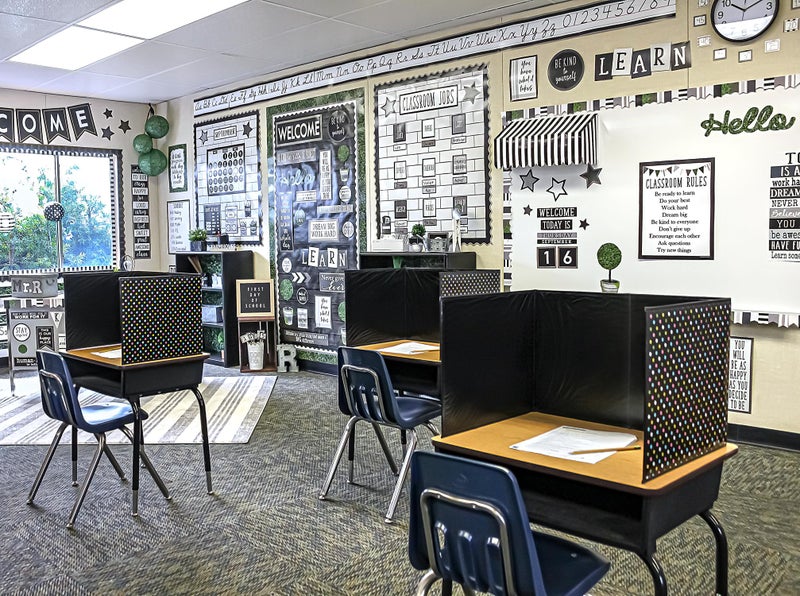 Teacher Created Resources 20763 Chalkboard Brights Classroom Privacy Screen - Image 4