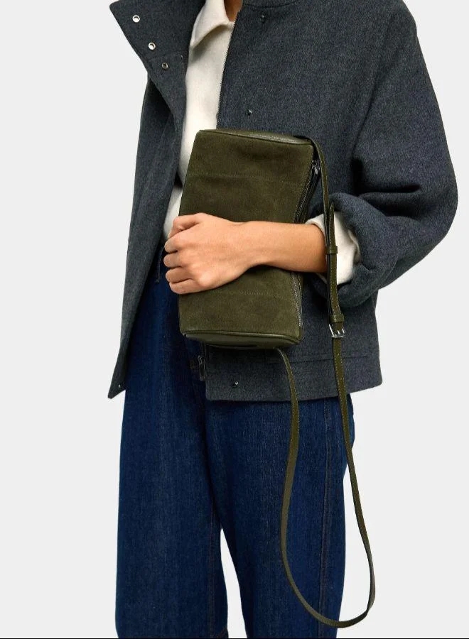 بارفوا حقيبة كروس بودي بتفاصيل جلدية