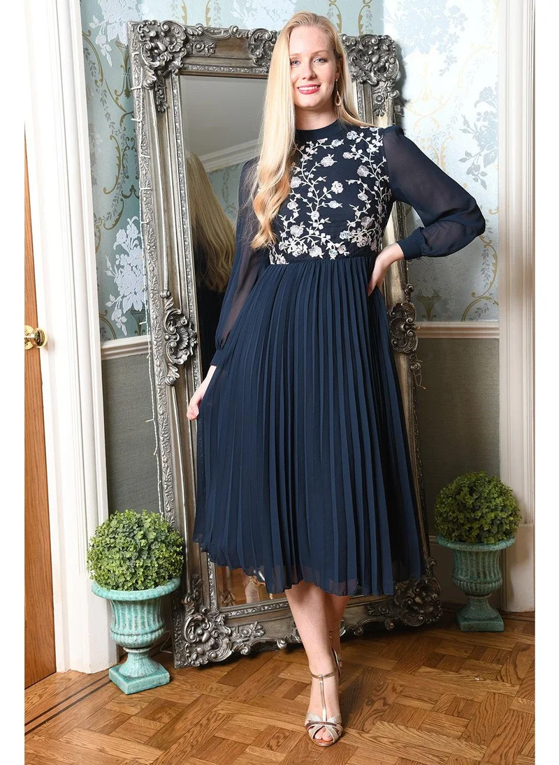 يامي Long Sleeve Embroidered Midi Dress With Pleats