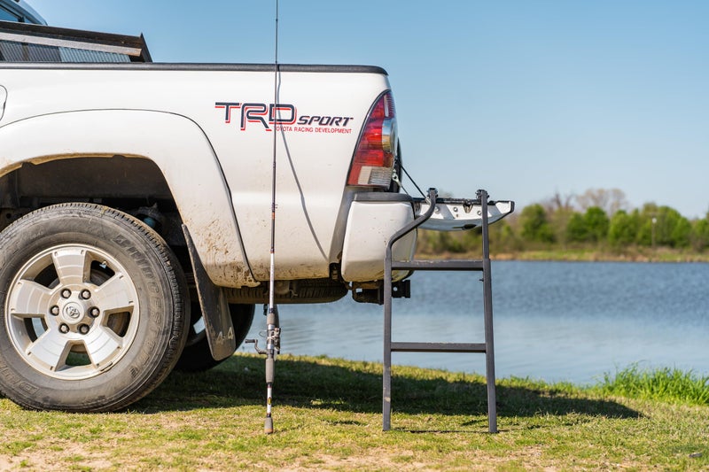 Traxion 5-100 Tailgate Ladder , Black - Image 2