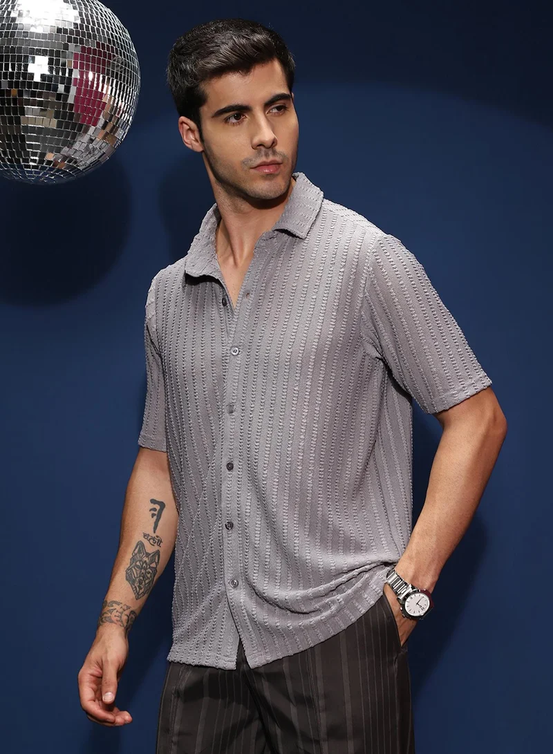 كامبوس سوترا Campus Sutra Men's Onyx Black Grid-Tactile Shirt For Casual Wear | Spread Collar | Long Cuffed Sleeves | Button Closure | Shirt Shirt Crafted With Comfort Fit For Everyday Wear