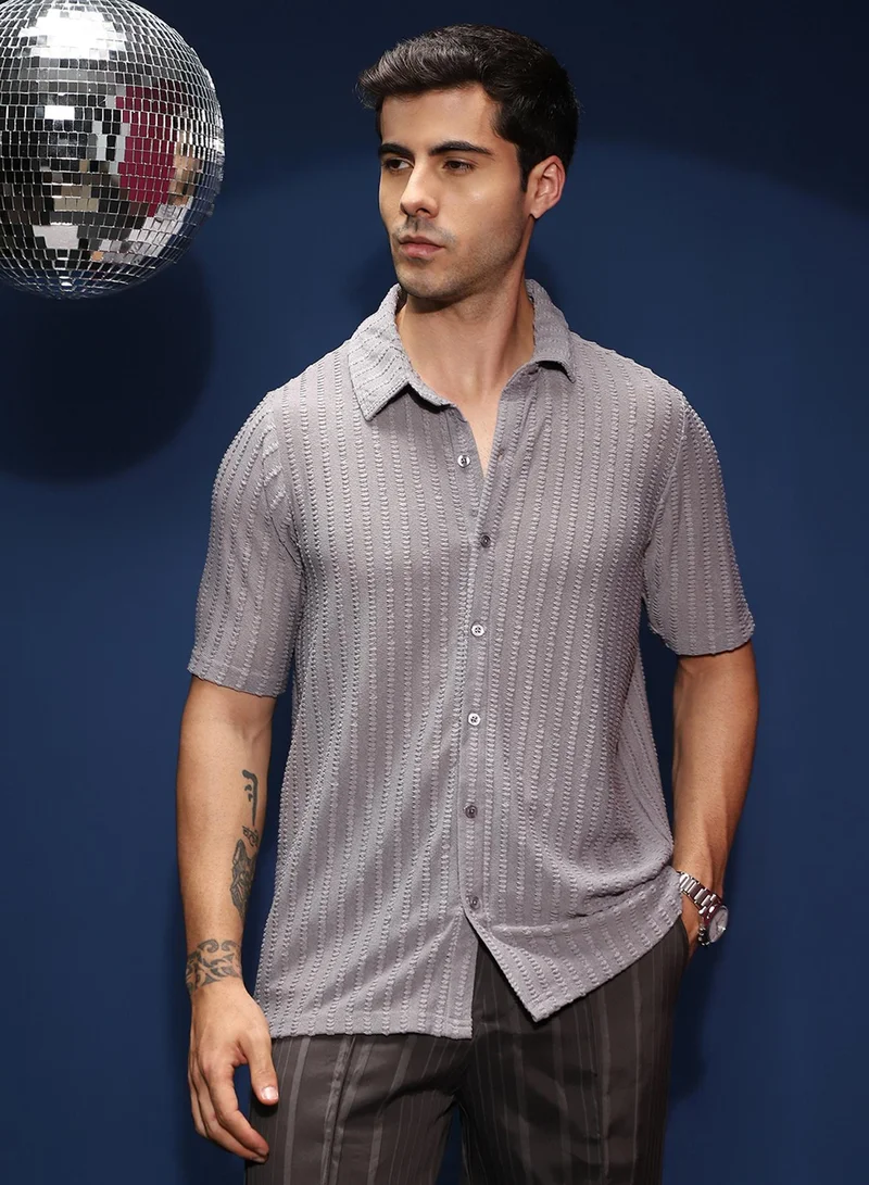 كامبوس سوترا Campus Sutra Men's Onyx Black Grid-Tactile Shirt For Casual Wear | Spread Collar | Long Cuffed Sleeves | Button Closure | Shirt Shirt Crafted With Comfort Fit For Everyday Wear