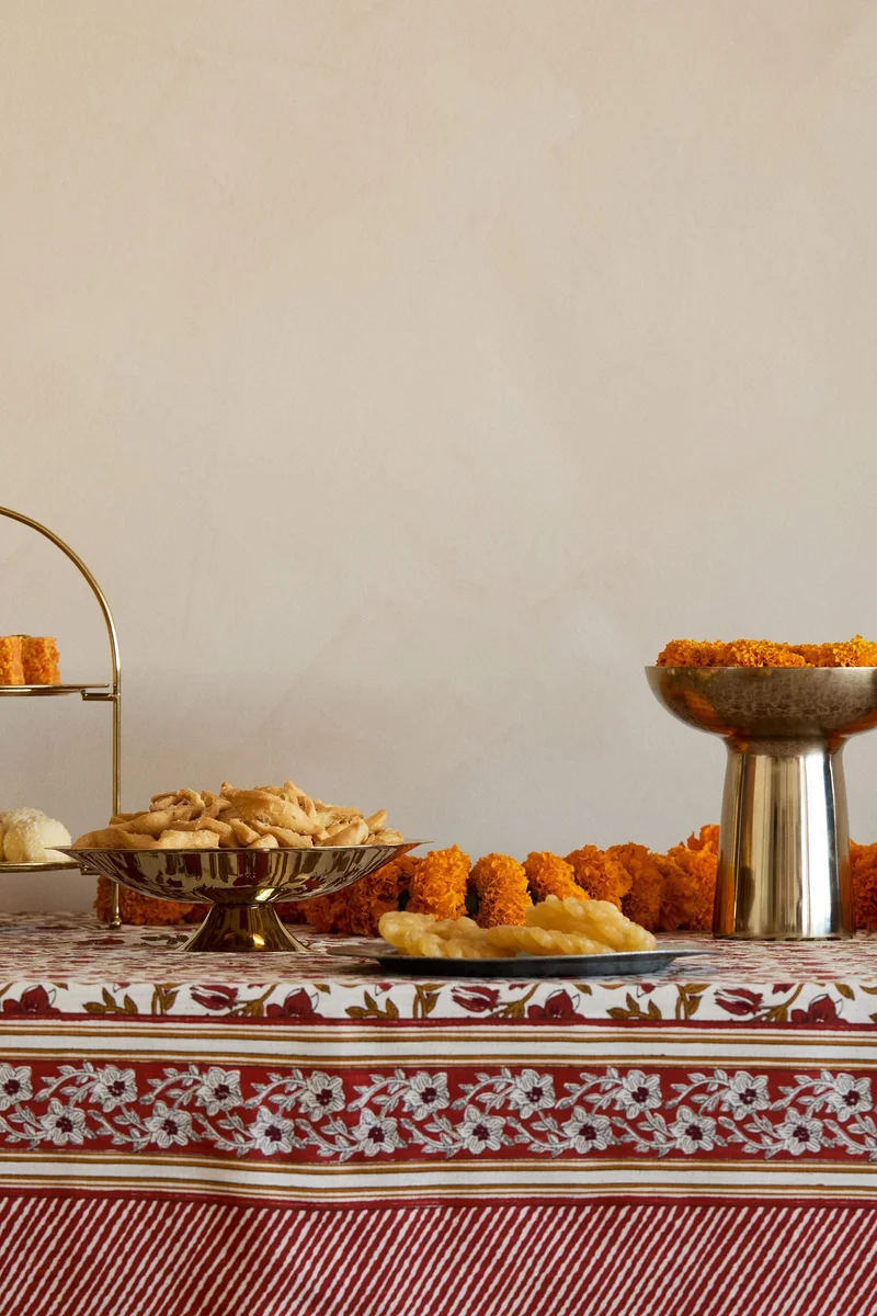 اتش اند ام سلطانية ستانلس ستيل بقاعدة