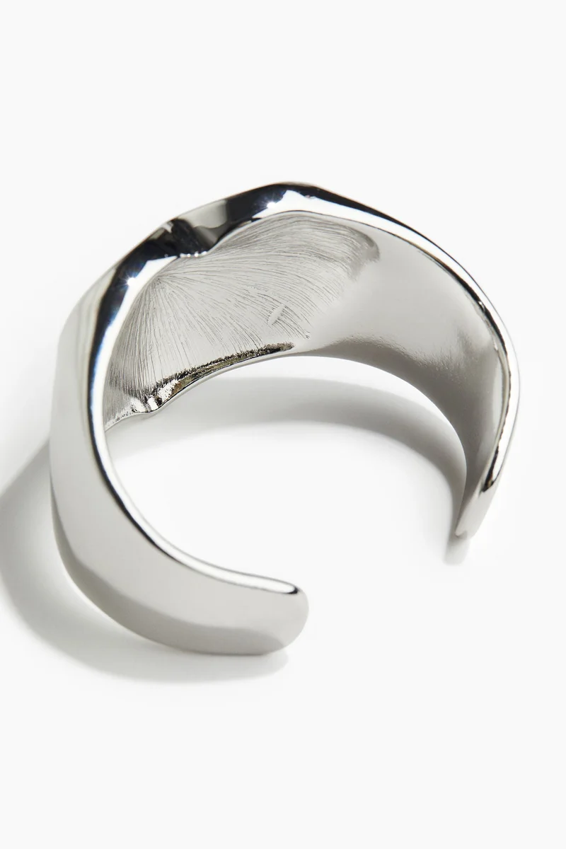 اتش اند ام سوار بتصميم عريض