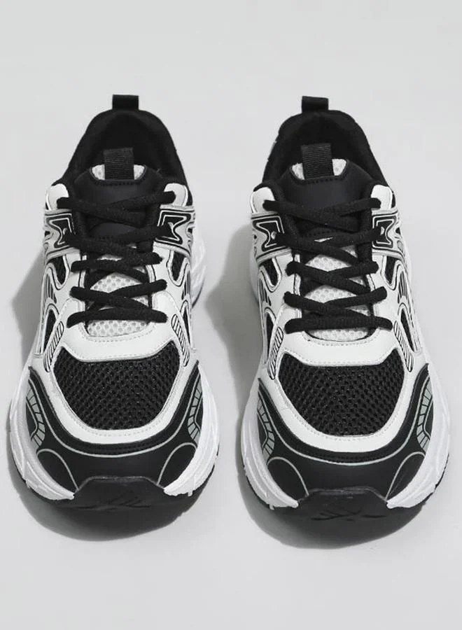 تايك تو حذاء سنيكرز شبكي برباط وبألوان متباينة