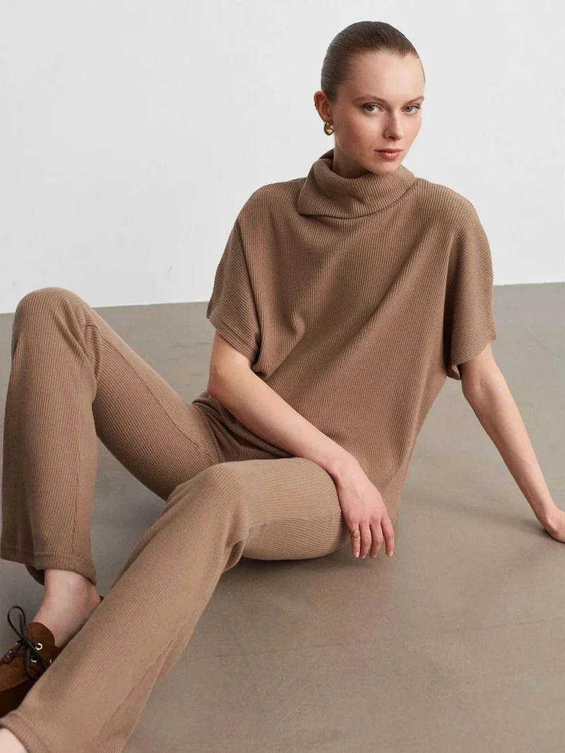 ديلفين DILVIN Ribbed Turtleneck Short-sleeve Blouse