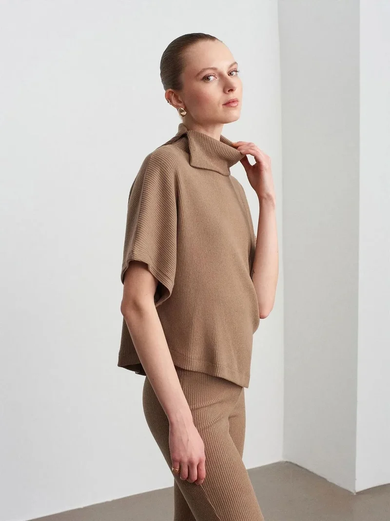 ديلفين DILVIN Ribbed Turtleneck Short-sleeve Blouse