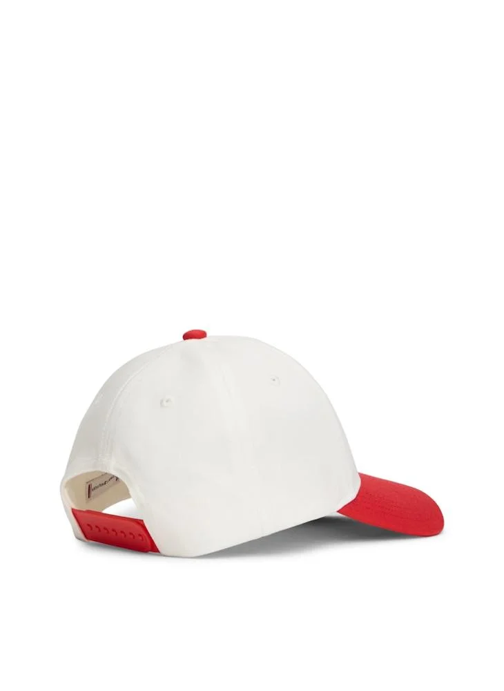 تومي هيلفيغر قبعة أطفال بتصميم علم بألوان متدرجة وحافة منحنية