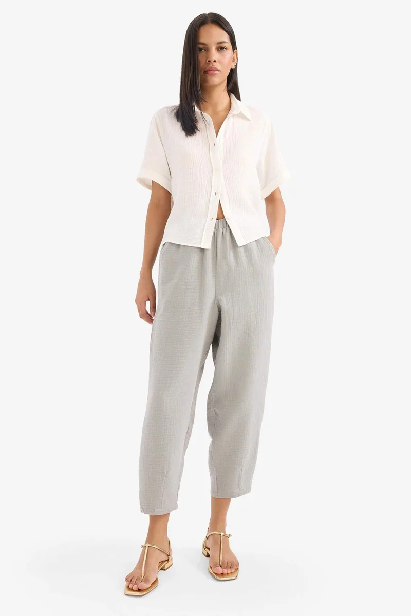 ديفاكتو Tapered Fit High Waist Muslin Trousers