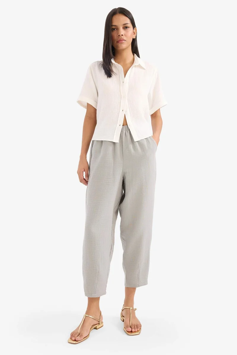 ديفاكتو Tapered Fit High Waist Muslin Trousers
