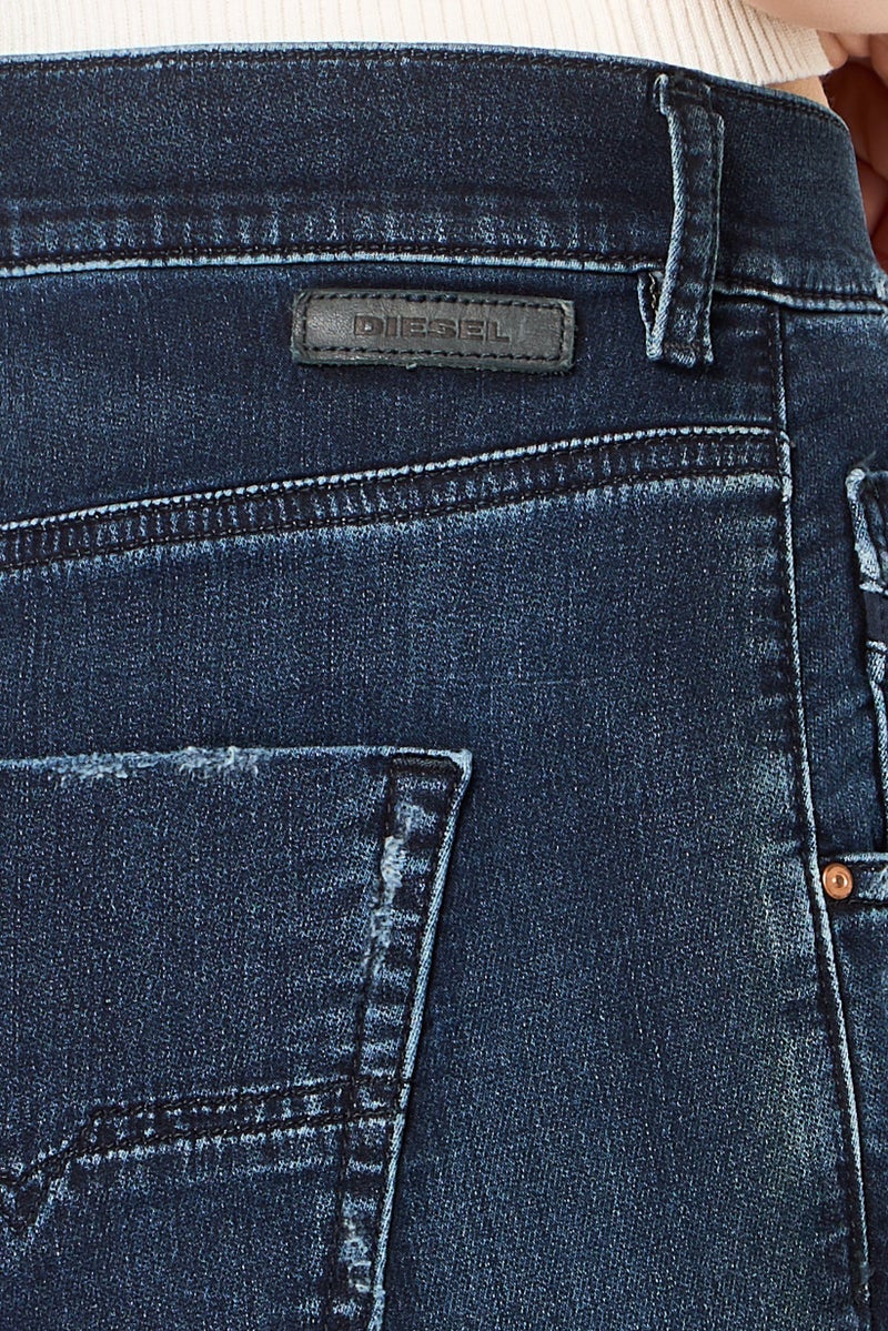 DIESEL جينز نسائي بقصة عادية، مغسول وقابل للتمدد، لون كحلي - Image 3