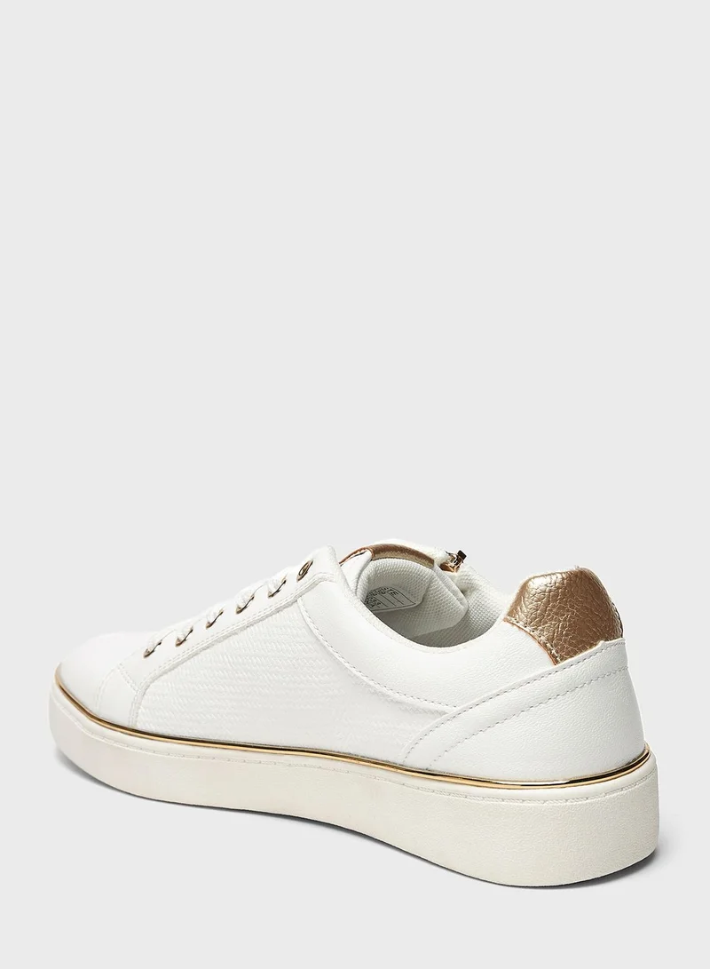 سيليست Lace Up Low Top Sneakers