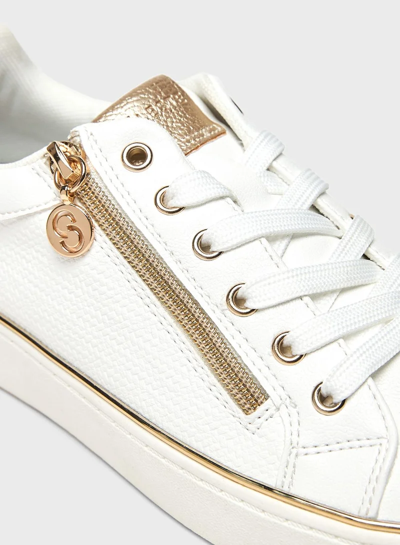 سيليست Lace Up Low Top Sneakers