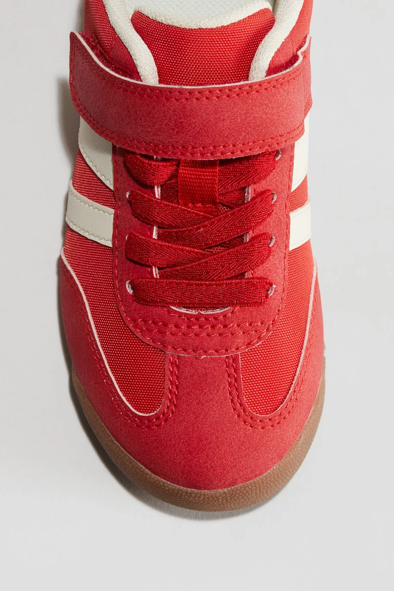 اتش اند ام حذاء رياضي