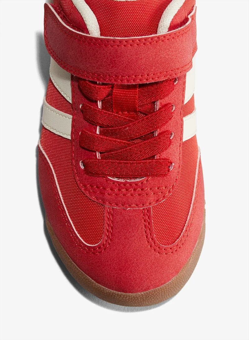 اتش اند ام حذاء رياضي