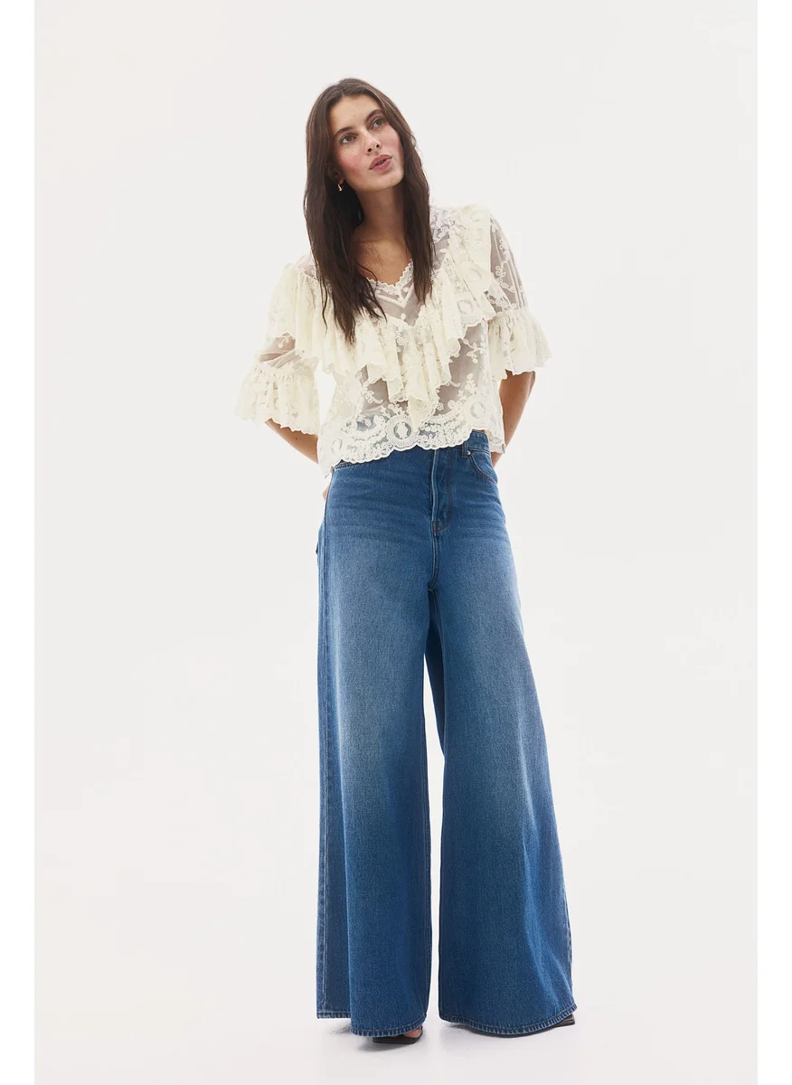 اتش اند ام Flounce-Trimmed Lace Blouse