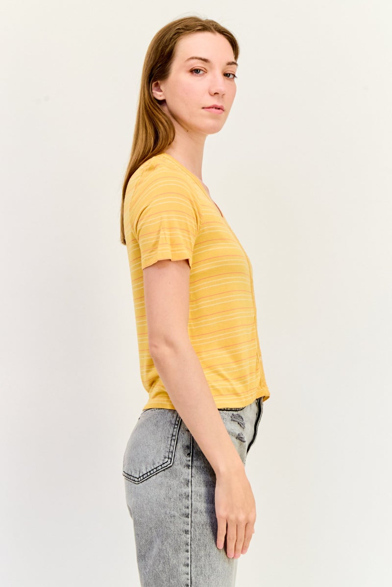 ONLY تي شيرتات قصيرة الأكمام على شكل حرف V للنساء، مخططة، متعددة الألوان - Image 4