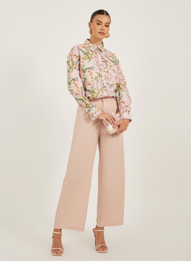 ستايلي قميص بياقة واسعة بطبعة زهور وحواف دانتيل - Image 1