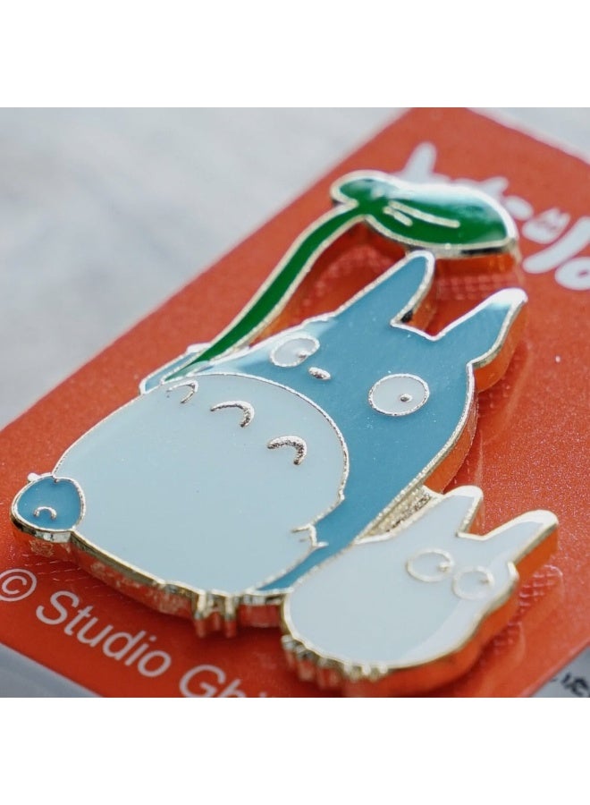 Pins Small and Middle Totoro with leaf - My Neighbor Totoro