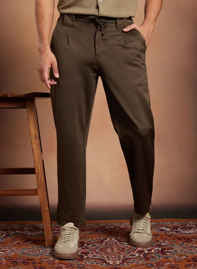 Campus Sutra Campus Sutra Men's Coffee Brown Waffle Chino Trousers For Casual Wear | Mid-Rise | Regular Fit | Drawstring Closure | Trousers Crafted With Comfort Fit For Everyday Wear