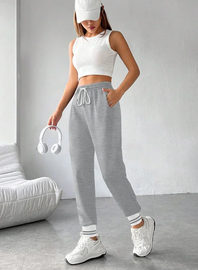 تايك تو بنطلون رياضي رمادي سادة بأساور