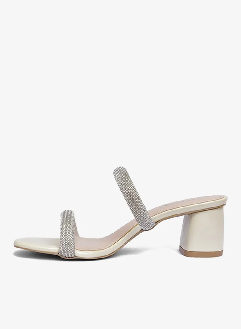 فينتشي صندل بكعب متوسط ​​وأشرطة متعددة